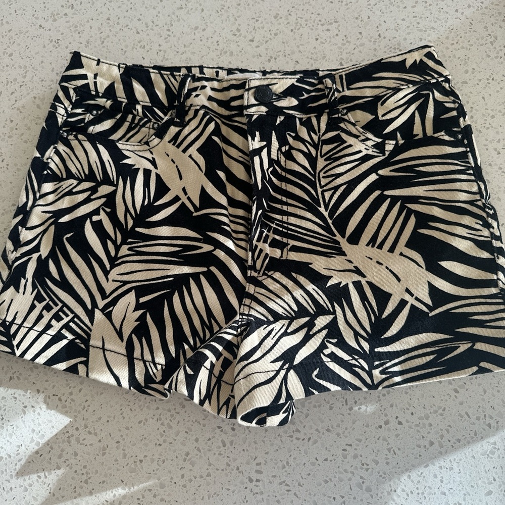 Forever 21 Black and Cream Leaf Print High Waist Shorts